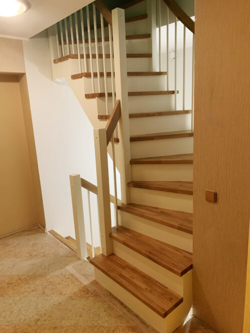 S-shaped staircase with oak steps. Finish: light.