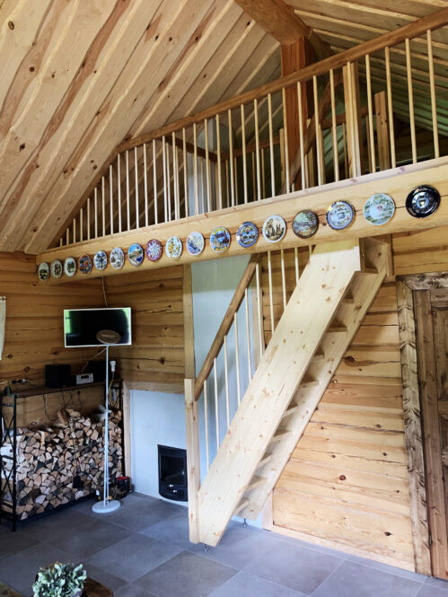 I-shaped pine staircase. Straight steps.